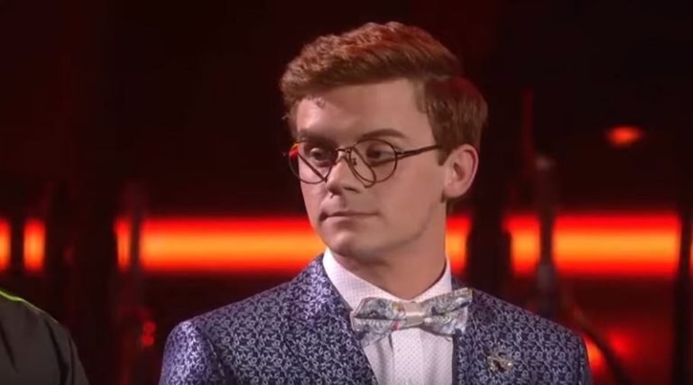 ‘American Idol’: Walker Burroughs Plays ‘Mom’ To His Buddy Laine Hardy