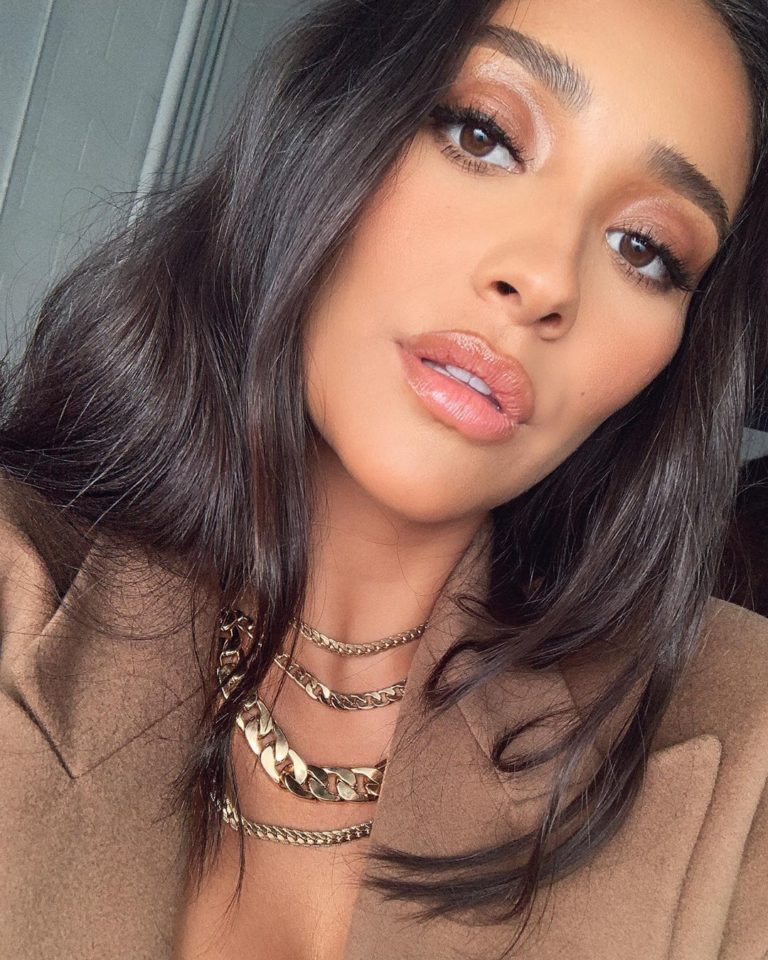 Heres How Shay Mitchell Shared Pregnancy News With Pretty Little Liars Cast