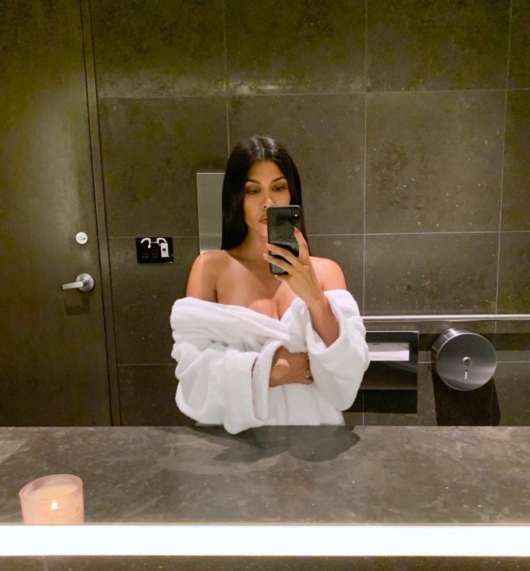 Kourtney Kardashian Praised For Flaunting Stretch Marks In Unedited Photo