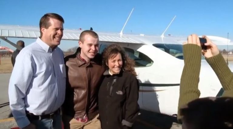 ‘Counting On’: Helicopter Lands In Lowell Arkansas Yard – Might Belong To the Duggars