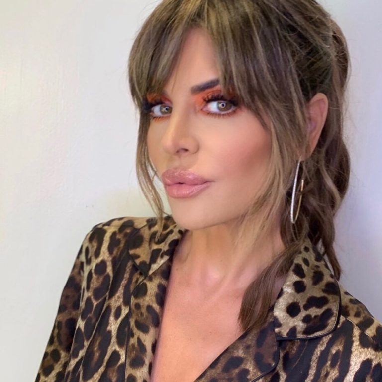 ‘RHOBH’ Lisa Rinna Does ‘Awkward’ Bathing Suit Dance on Instagram and Fans Aren’t Feeling It