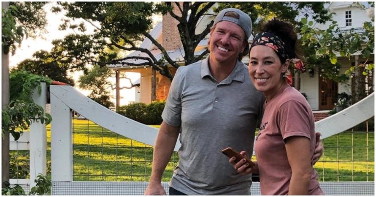 ‘Fixer Upper’ Alums Chip & Joanna Gaines Get Candid About The ‘Hard Times’