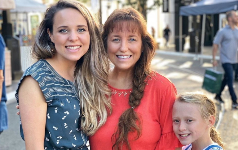 Jinger Duggar Dresses Conservatively With Family In Town