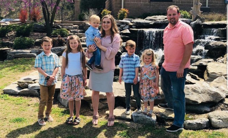 ‘Counting On’ Anna Duggar Breaks With Traditional Rules & Let’s Kids Watch TV