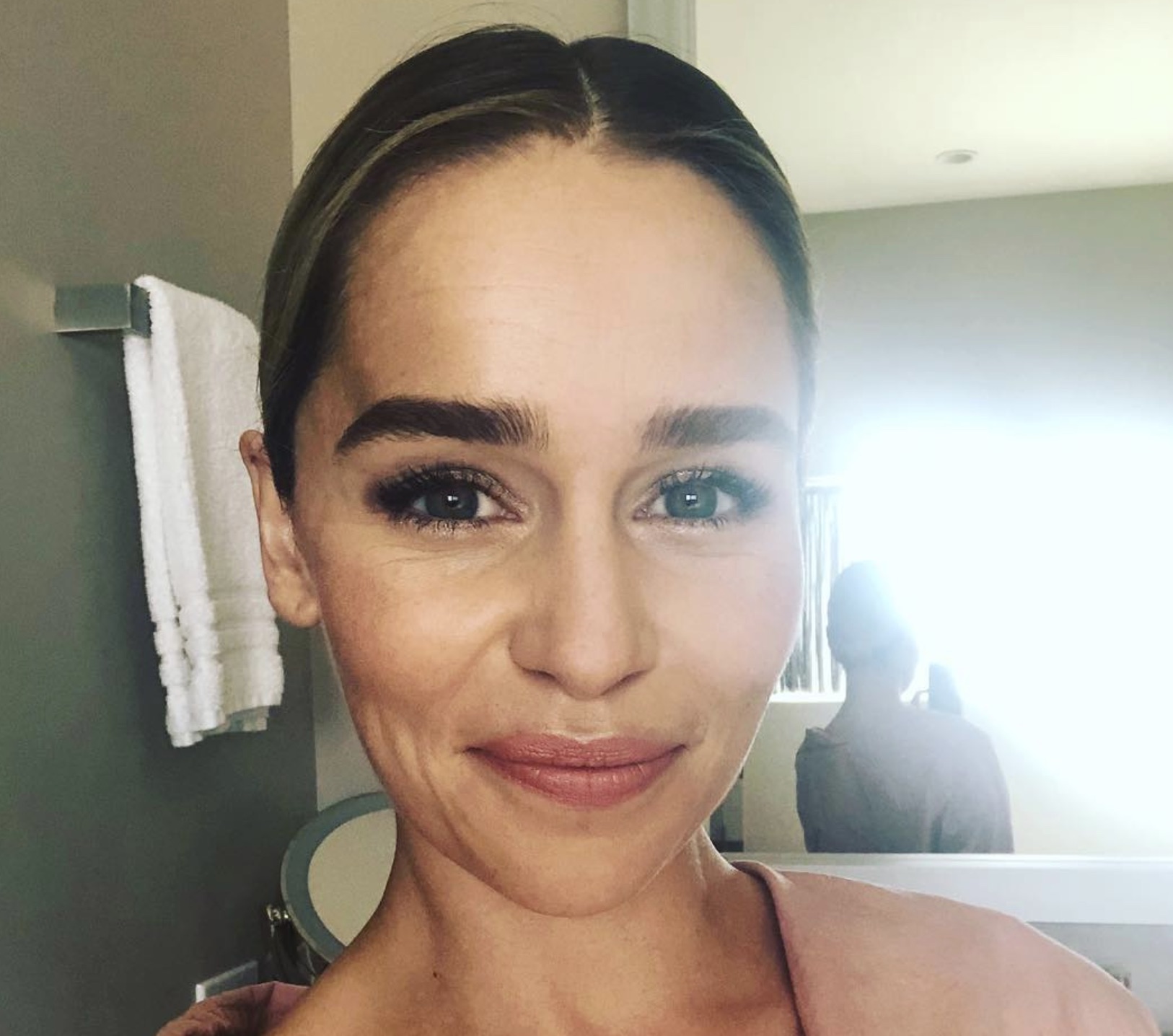 Emilia Clarke, Game of Thrones-https://www.instagram.com/p/Bn1_zMgl87e/