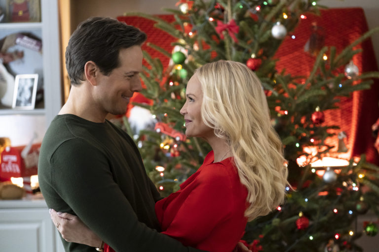 A Christmas Love Story, Photo: Scott Wolf, Kristin Chenoweth Credit: ©2019 Crown Media United States LLC/Photographer: Brian Douglas