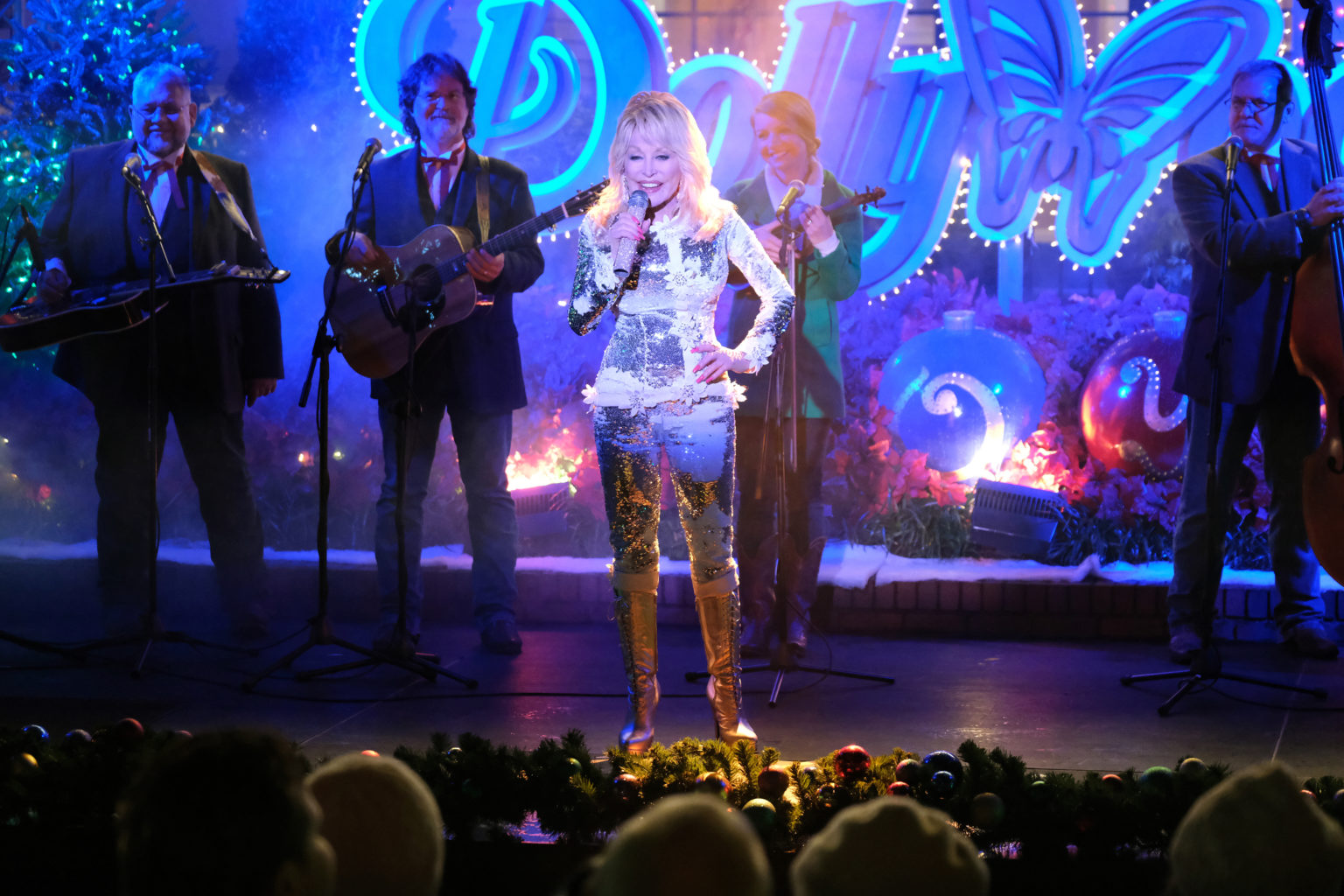 Hallmark's 'Christmas At Dollywood' A Dolly Parton Christmas