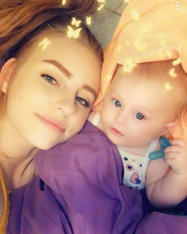 ‘Young And Pregnant’ Star Rachel Beaver Criticized After Cockroach Crawls Out Of Daughter’s Wrapped Christmas Present
