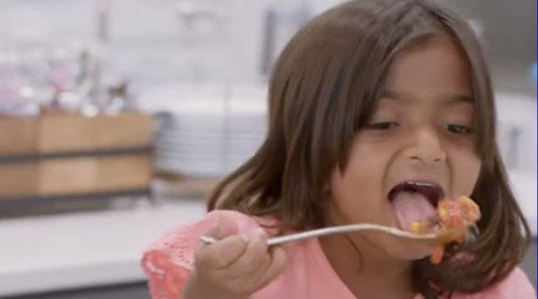 ‘The Little Couple’: Zoey Has Fun With Grandma Baking Christmas Cookies – It Wasn’t Always Like This