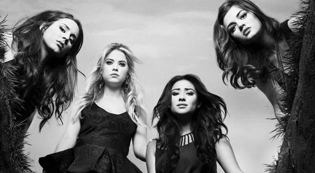 ‘Pretty Little Liars’ Reunion: When, Where, & What To Expect