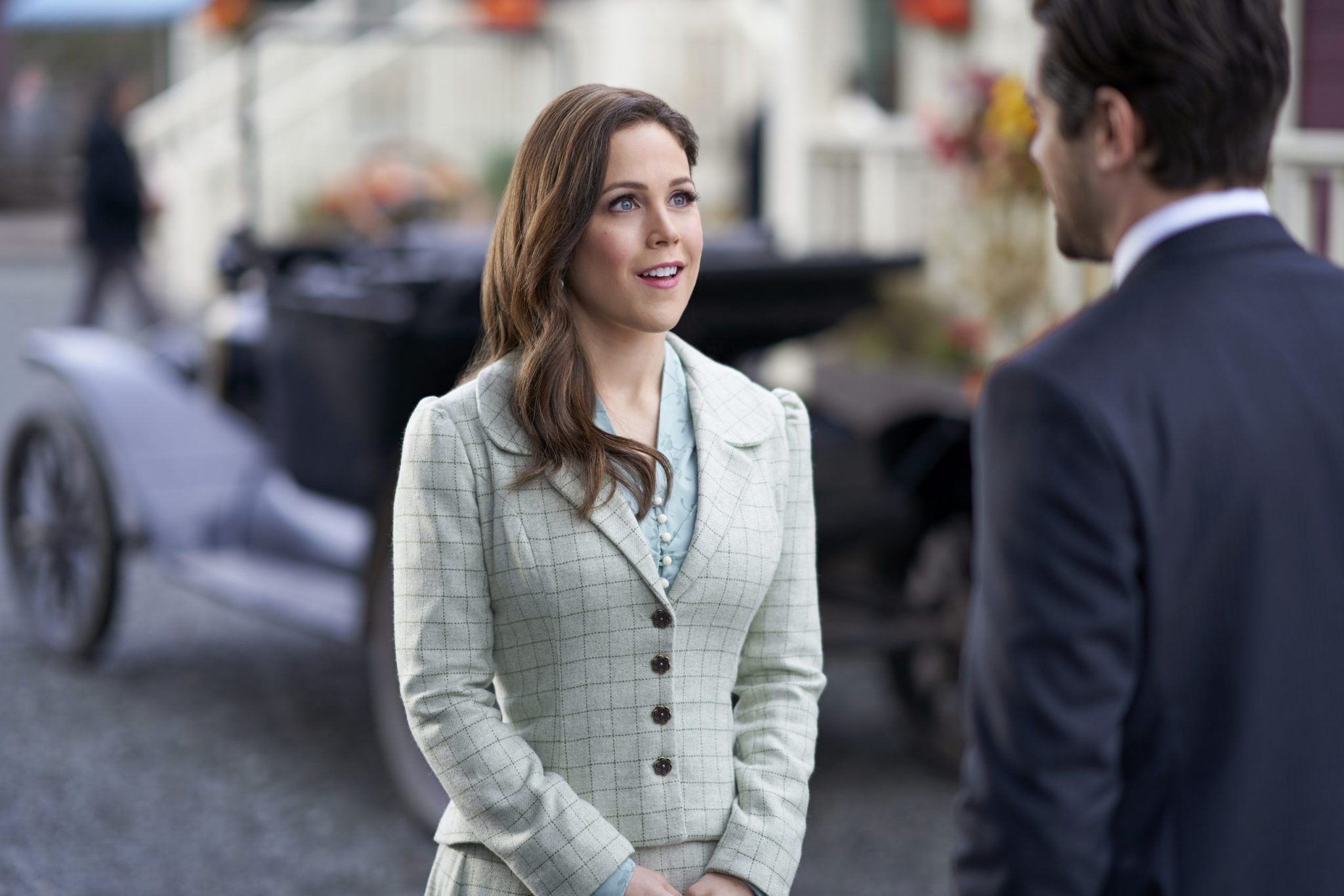 Hallmark-When Calls The Heart, Elizabeth hears good news. Lee gets a surprise that stirs up something from his past. Photo: Erin Krakow Credit: ©2020 Crown Media United States LLC/Photographer: Ricardo Hubbs