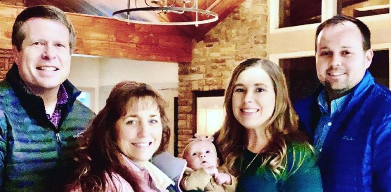 Does Josh’s Wife Anna Distance Herself From Other Duggar Women?