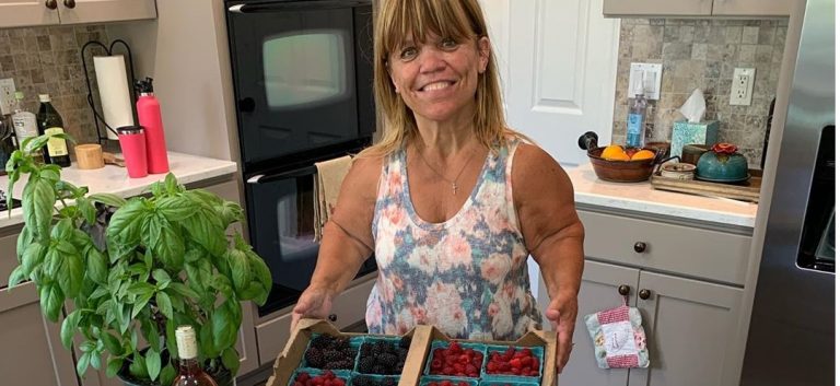 Amy Roloff SLAMMED For Unsanitary Cooking Habits & Messy Kitchen