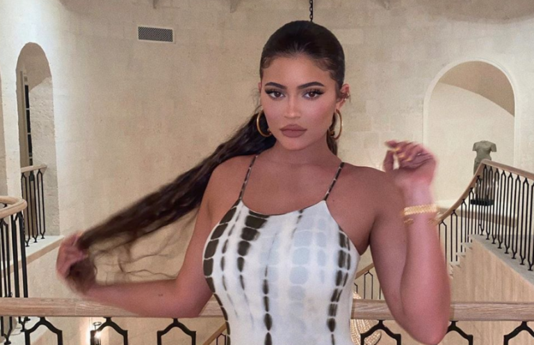 Kylie Jenner Slams Someone For Photoshopping Her Instagram Post