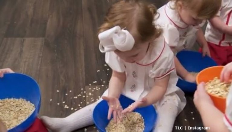 ‘Sweet Home Sextuplets’ Christmas Chaos With Oats & Glitter Everywhere