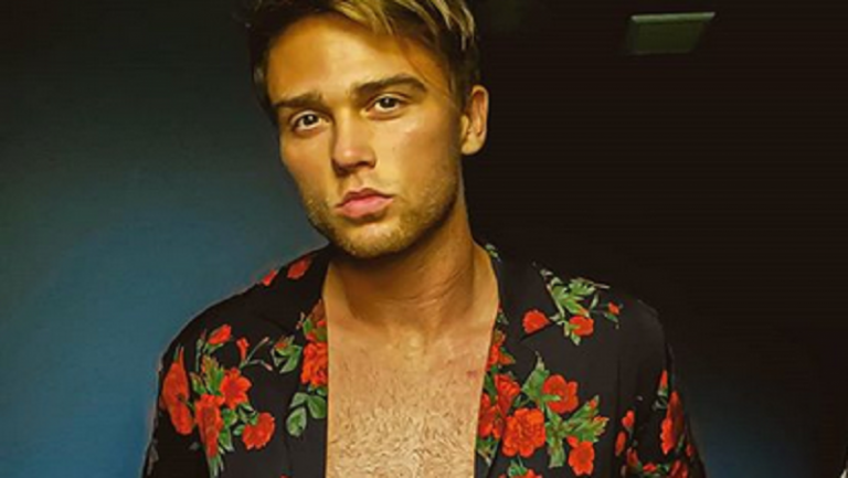 ‘Love Island’ Noah Shows Off His Abs After Being Removed From Show