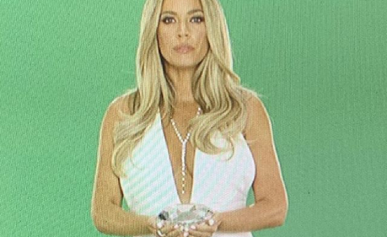 Teddi Mellencamp ‘RHOBH’ Firing Rumors Swirl, Fans Form Prayer Circle