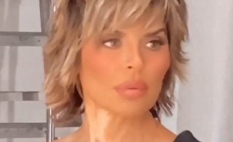 Lisa Rinna Shows Off ‘Iconic Hair And Big Lips,’ Embraces Persona