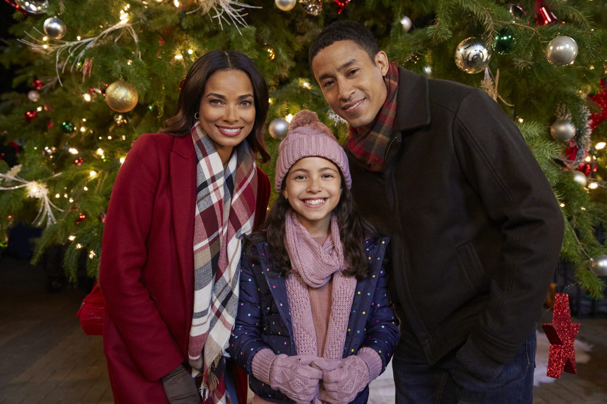 Hallmark, Christmas Tree Grows In Colorado, Photo: Rochelle Aytes, Grace Sunar, Mark Taylor Credit: ©2020 Crown Media United States LLC/Photographer: Ryan Plummer