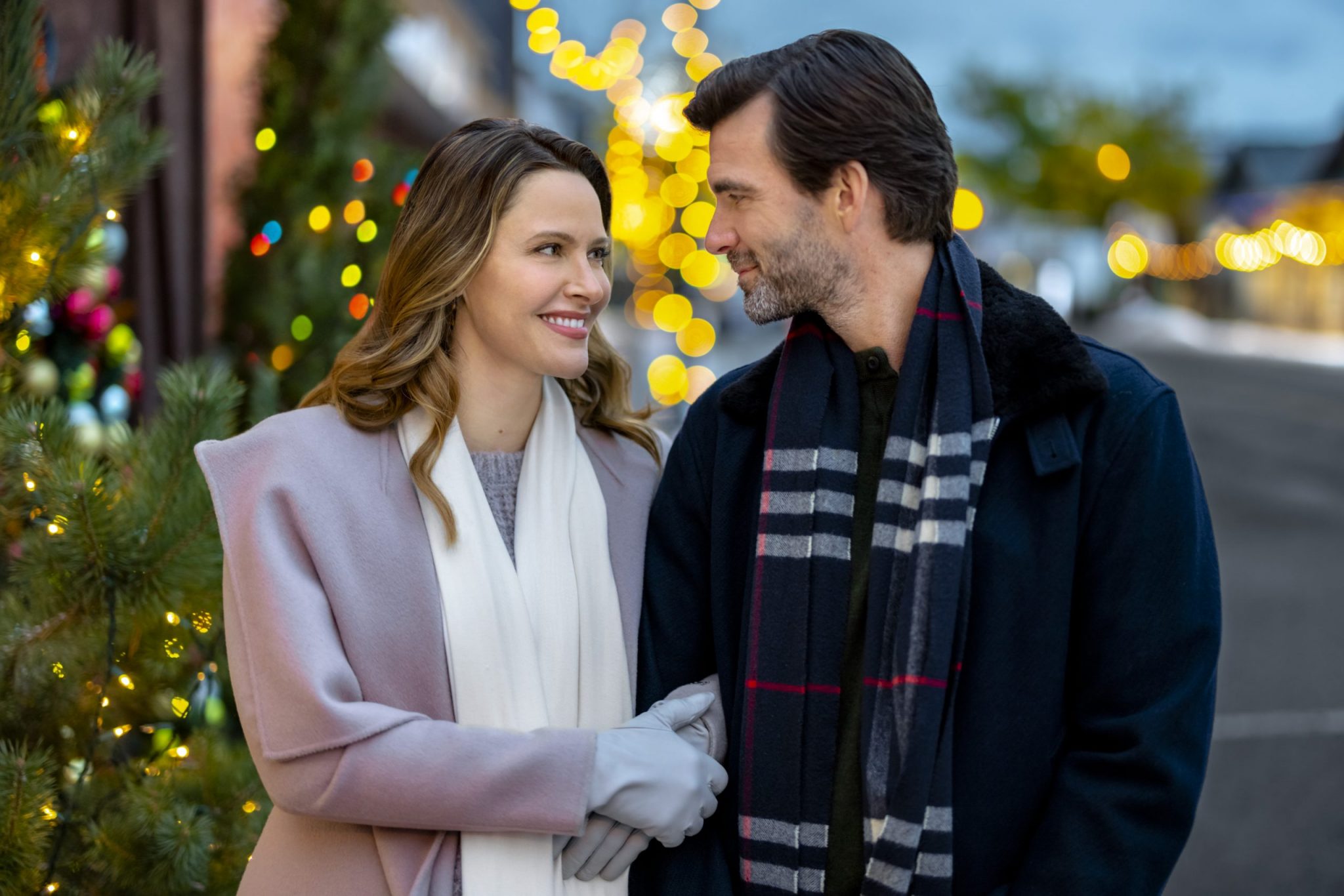 The Angel Tree, Hallmark-Photo: Jill Wagner, Lucas Bryant Credit: ©2020 Crown Media United States LLC/Photographer: Steve Wensley