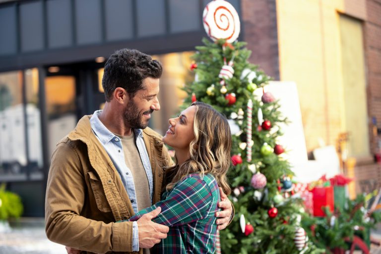 Lifetime’s ‘A Welcome Home Christmas’: A Salute To Veterans, Starring Jana Kramer