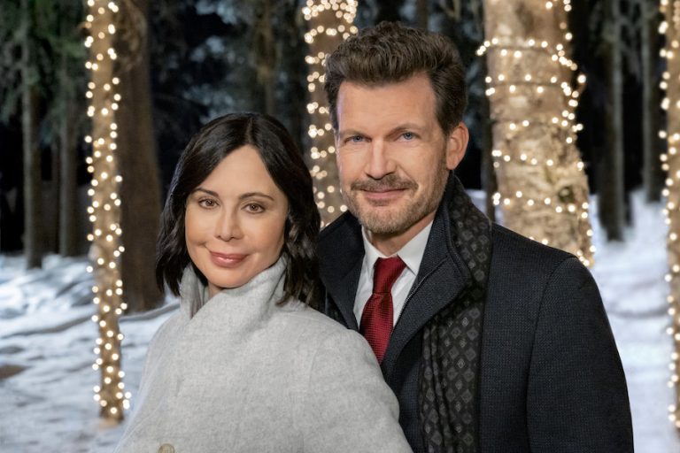 Hallmark, Meet Me At Christmas, Photo: Catherine Bell, Mark Deklin Credit: ©2020 Crown Media United States LLC/Photographer: Chris Large