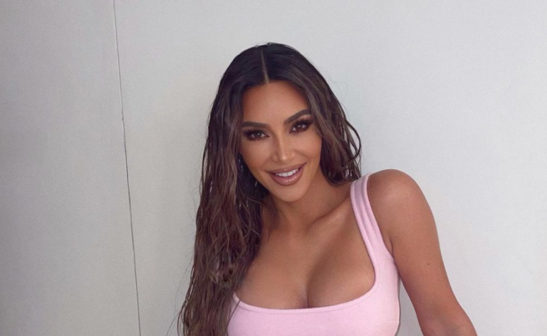 Kim Kardashian Shows Off Hourglass Figure On Instagram
