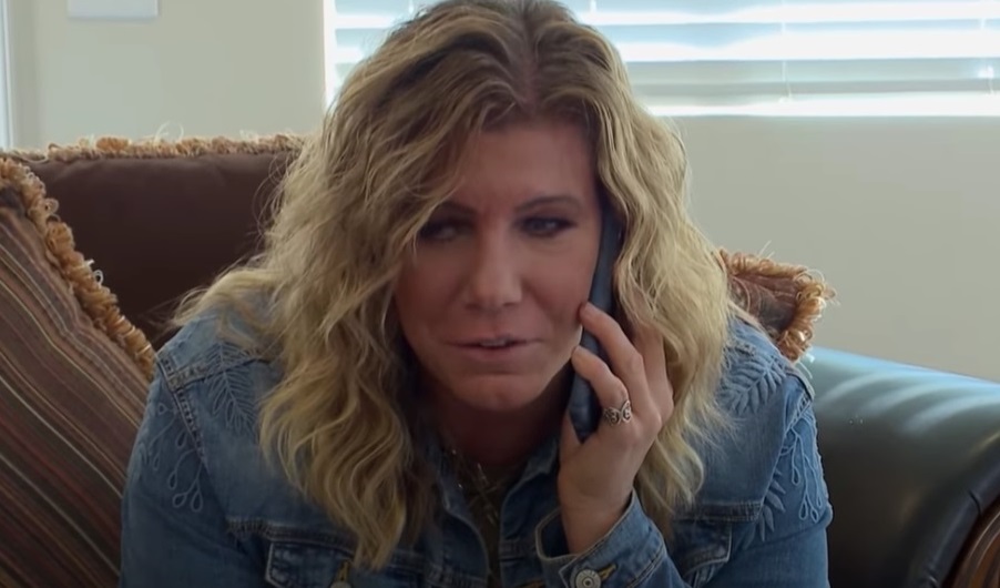 Sister Wives - Meri Brown on phone