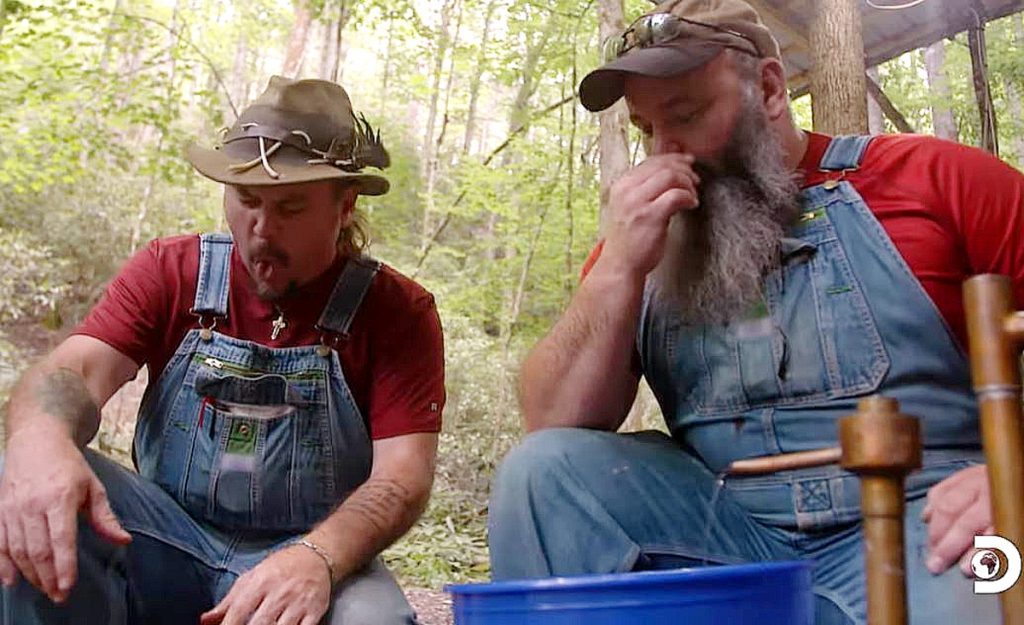 'Moonshiners' Exclusive Mike And Jerry Light Up 190 Proof Vapors