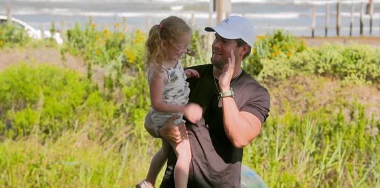 ‘OutDaughtered’: Uncle Dale Throws A Beach Party
