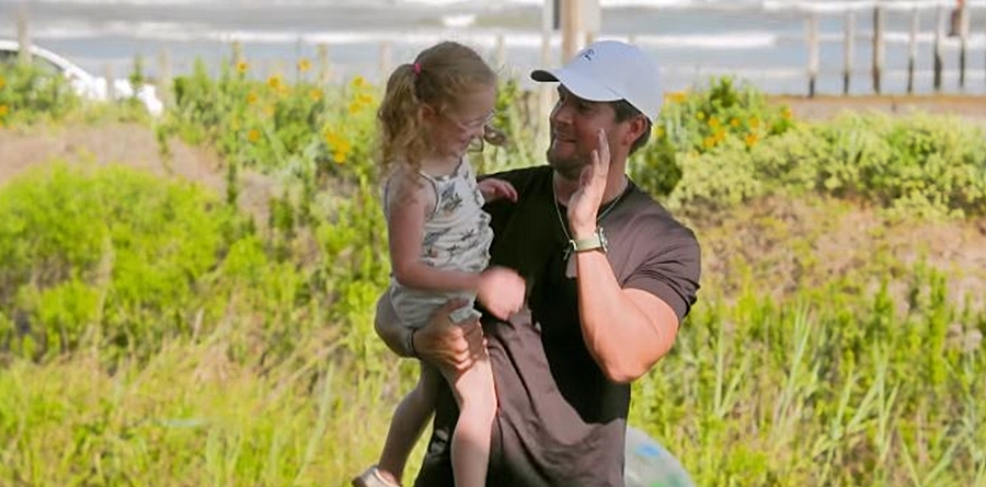 OutDaughtered Uncle Dale Throws beach party