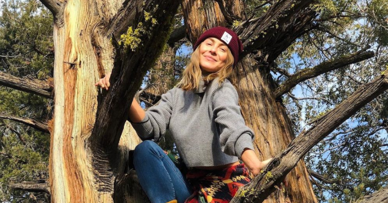 Julianne Hough And Her Sisters Are Practically Identical: See Photo