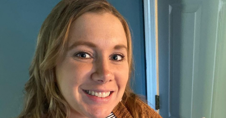 Is Anna Duggar Hiding A Baby Bump In New Photo? Looks That Way