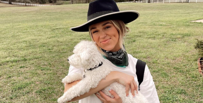 Sadie Robertson Shows Off 35-Week Baby Bump, Teases New Show