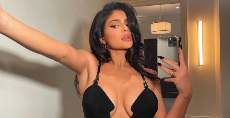 Kylie Cosmetics Bombed? Kylie Jenner’s Business Sold To Someone Else