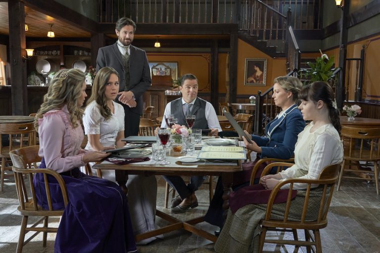 When Calls The Heart, Hallmark-Photo: Pascale Hutton, Erin Krakow, Chris McNally, Kavan Smith, Shauna Johannesen, Jennifer Laporte Credit: ©2021 Crown Media United States LLC/Photographer: Ricardo Hubbs