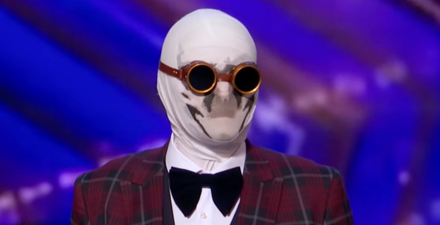 AGT' Who Is Man In A Bizarre Mask?!