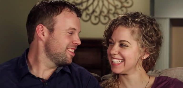 Wait, Is Abbie Duggar Pregnant? See New Photo With ’12 Weeks’ Sign