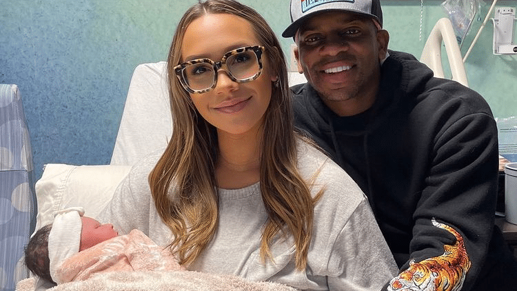Jimmie Allen Frustrated With Poor Healthcare His Daughter Received After Emergency