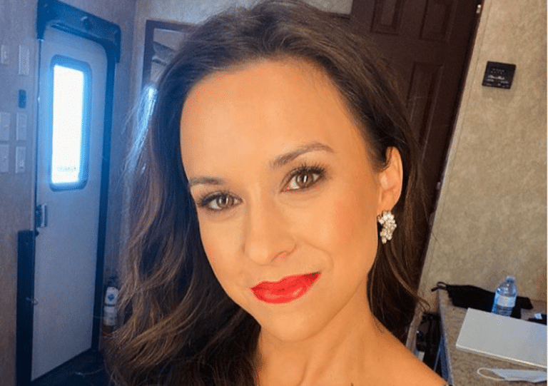 Hallmark’s New Year, New Movies 2022 Includes ‘WCTH’ Star, Lacey Chabert