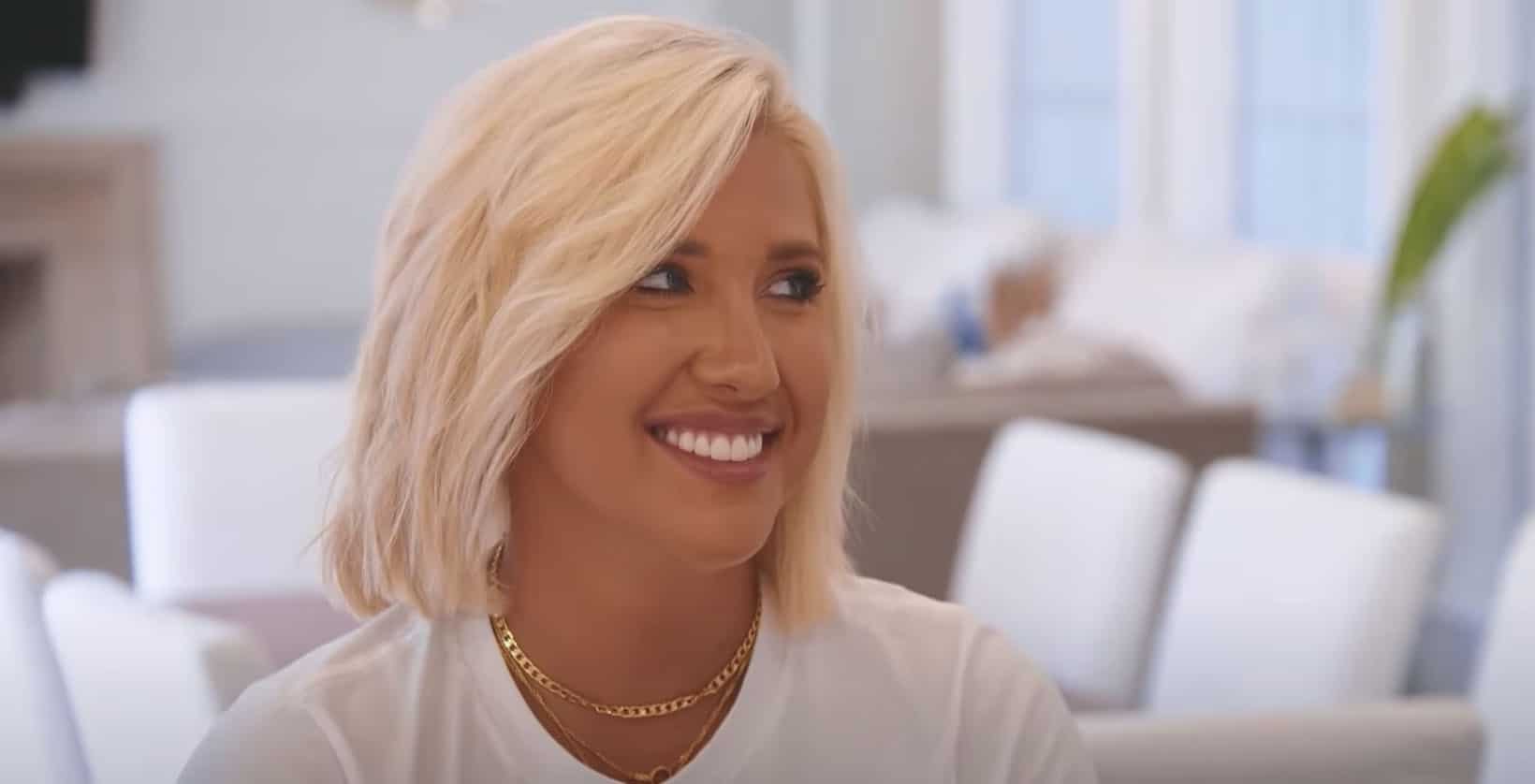 naked face Savannah Chrisley feature