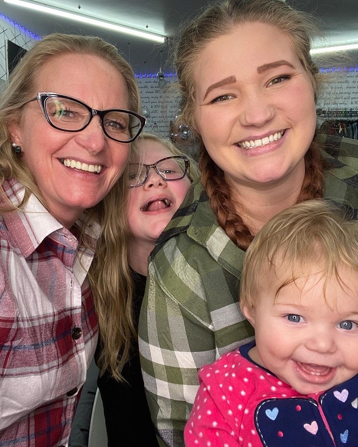 Christine Brown Is Glowing In Rare Family Photo [Credit: Christine Brown/Instagram]
