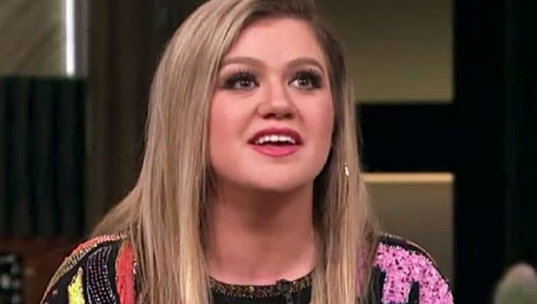 Kelly Clarkson Offends Scooter Braun Over Taylor Swift