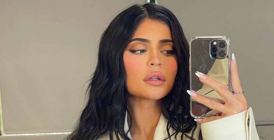 Kylie Jenner Back To Self Promoting [Credit: Kylie Jenner/Instagram]