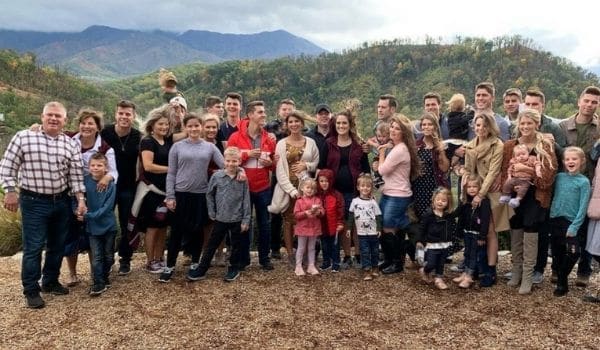 ‘Bringing Up Bates’ Stars Share Photos From 2021 Family Christmas