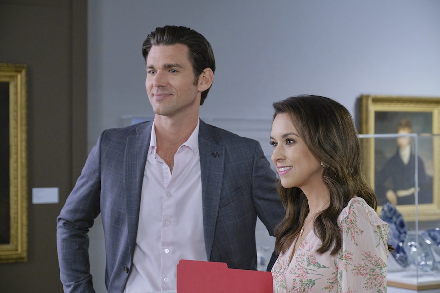 Hallmark Photo: Kevin McGarry, Lacey Chabert Credit: ©2021 Crown Media United States LLC/Photographer: Allister Foster