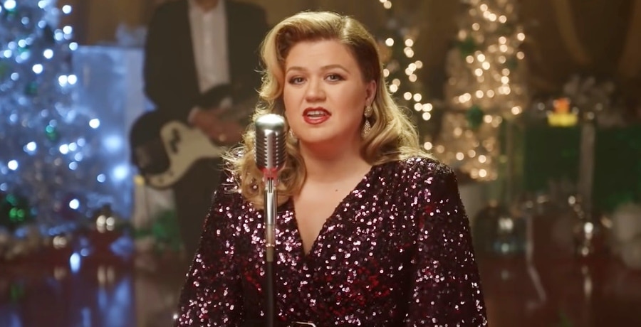 Kelly Clarkson - Youtube