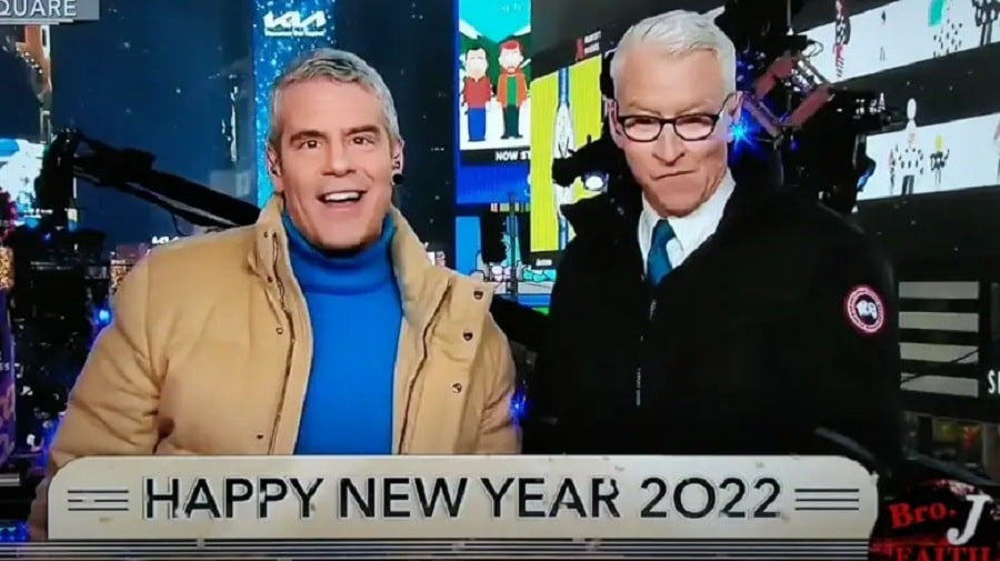 Andy Cohen And Anderson Cooper On NYE [Screenshot | YouTube]