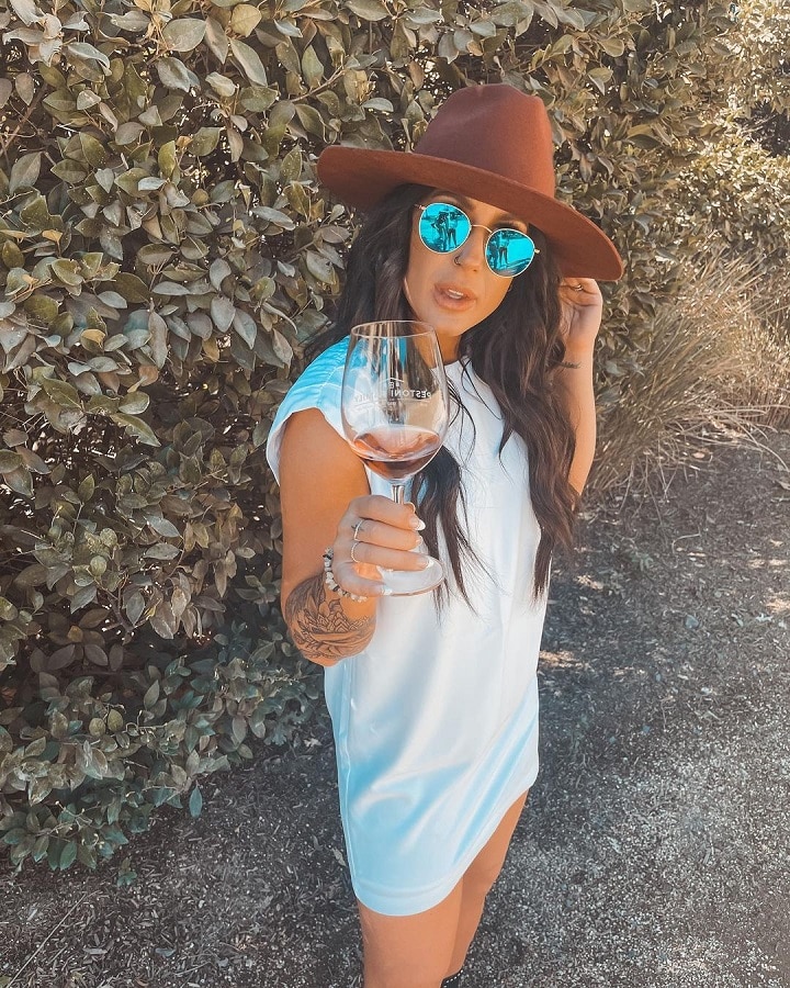 Chelsea Houska Drinks Wine [Credit: Chelsea Houska/Instagram]