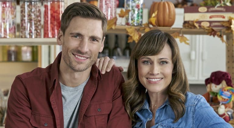 Hallmark-Photo: Andrew Walker, Nikki DeLoach Credit: ©2020 Crown Media United States LLC/Photographer: Steven Ackerman